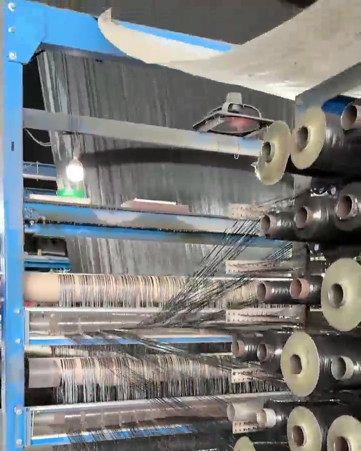 Produktionsanlagen und Materialfäden